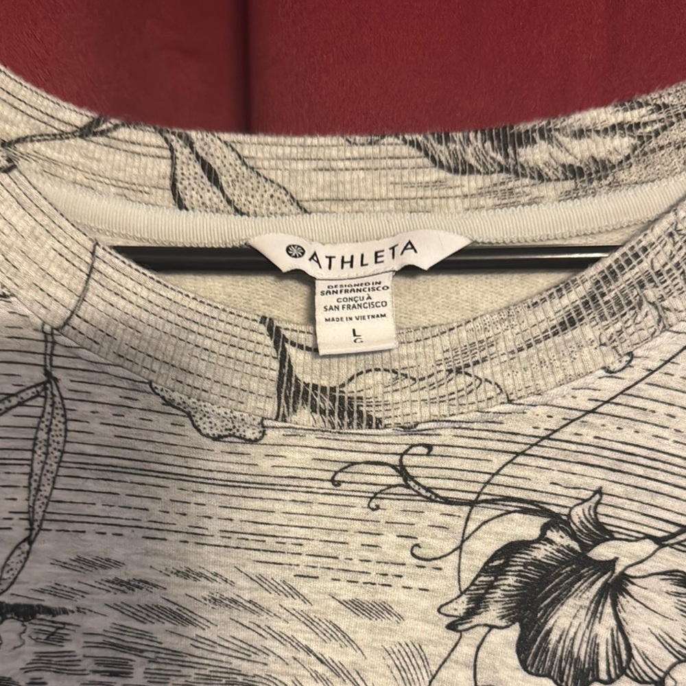Athleta Monochrome Floral Print Top